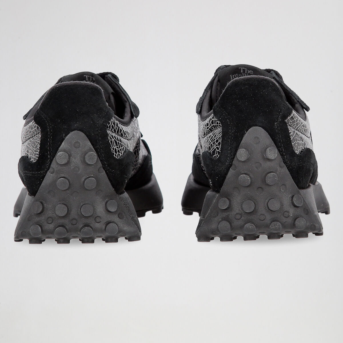 Tênis New Balance 327 Unissex - Preto / Cinza - Foto 3