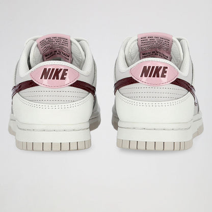 Tênis Nike Dunk Low Feminino - Branco / Bordô - Foto 3
